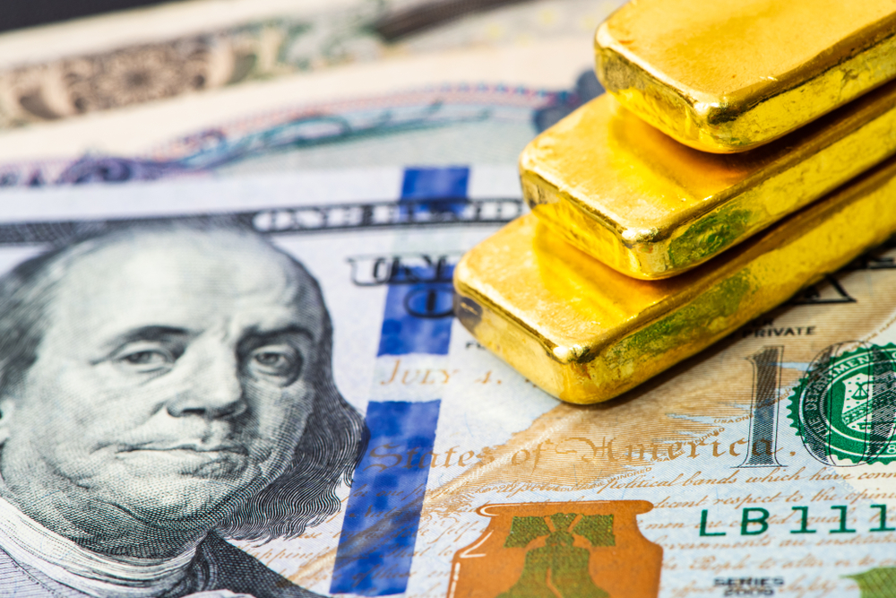 the U.S. DOLLAR REMAINS LOW, GOLD TAKES AN ADVANTAGE