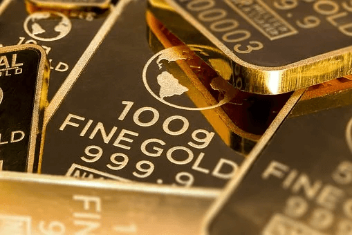 Gold Rises but Set for A Weekly Decline